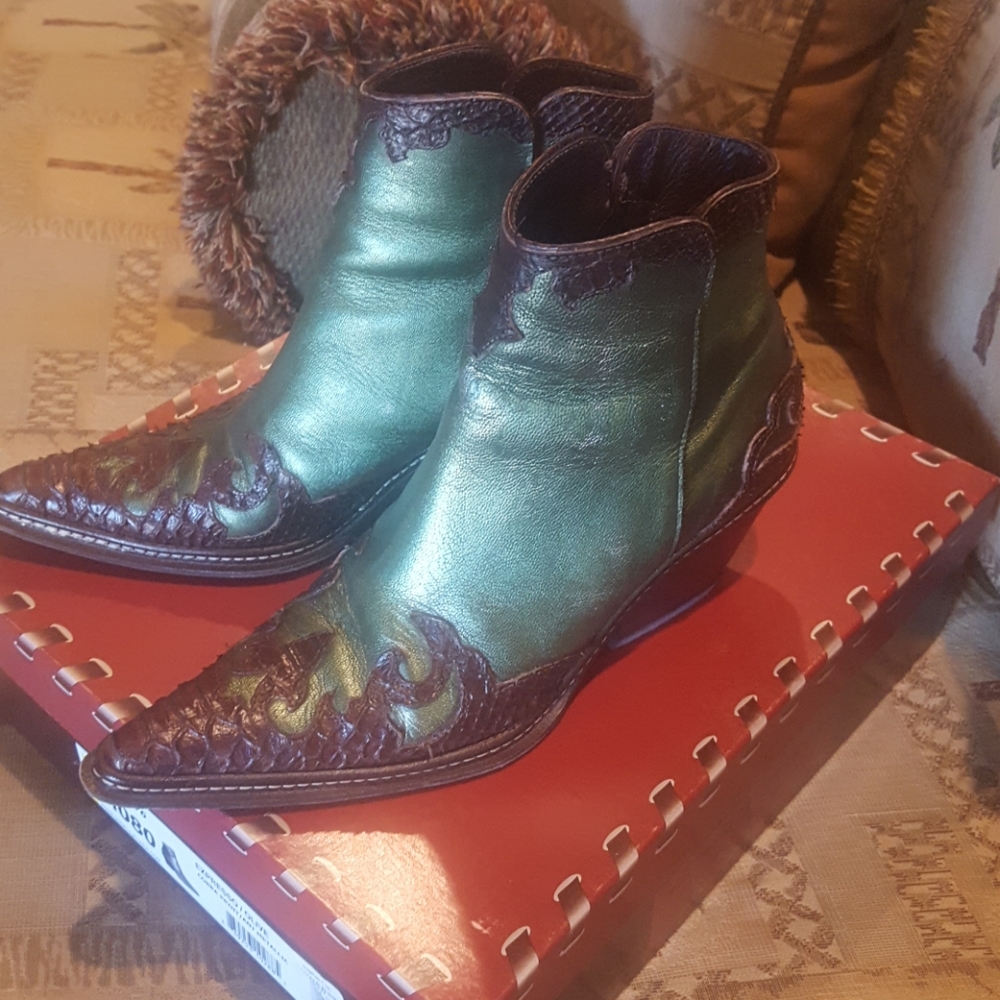 Donald J. Pliner Western Couture Collection